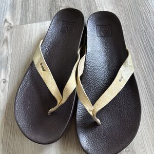 Reef Women's Cushion Bounce Court Flip Flop Brown & Gold Vegan Leather Size 7